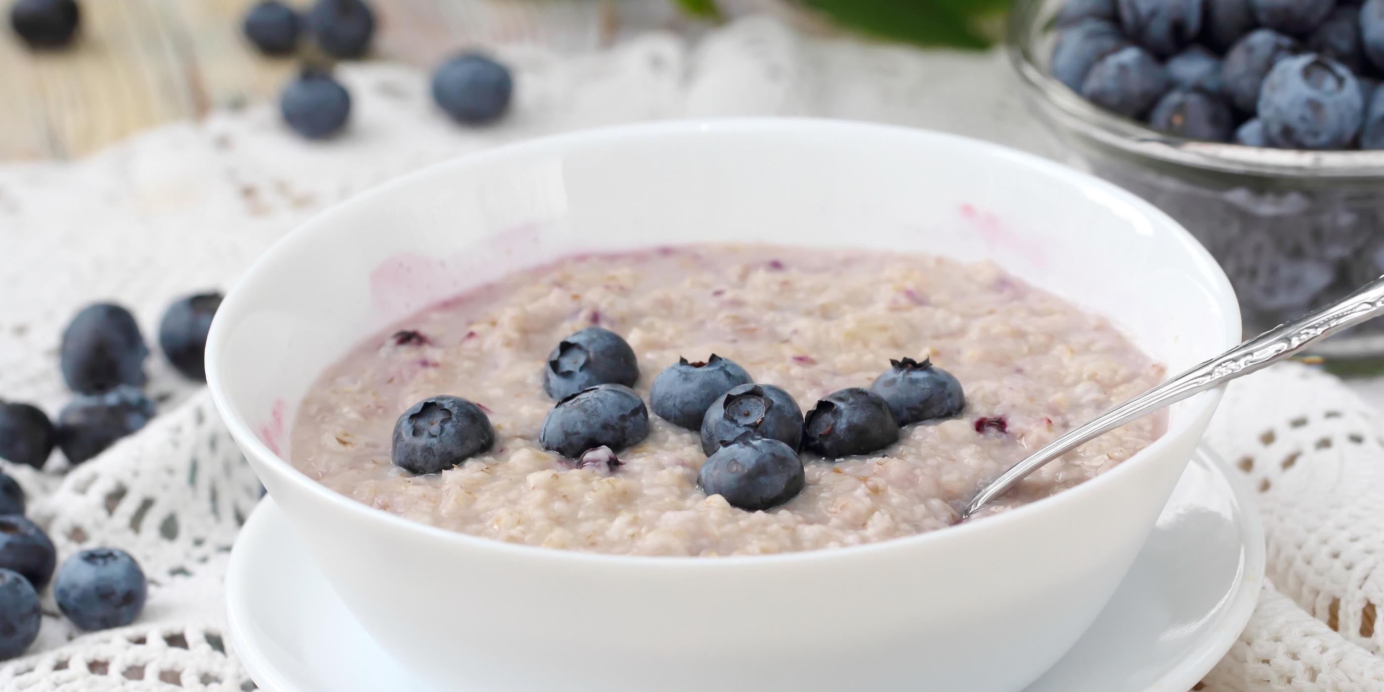 Oatmeal with Blueberries and Cream