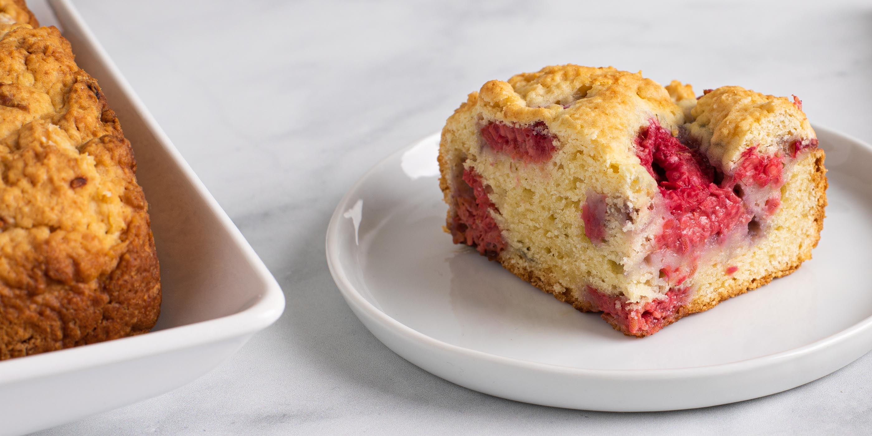 Gâteau au café à la crème sure framboise