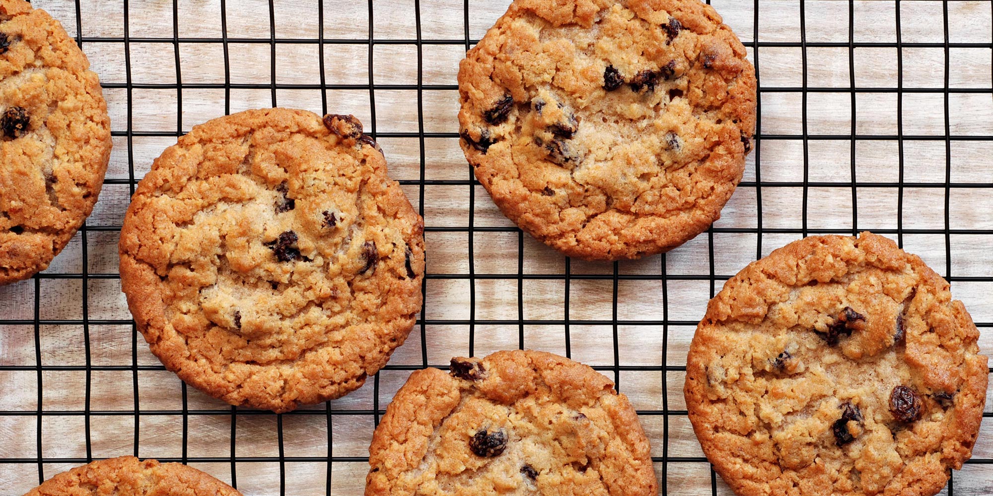 Chewy Oatmeal Raisin Cookies