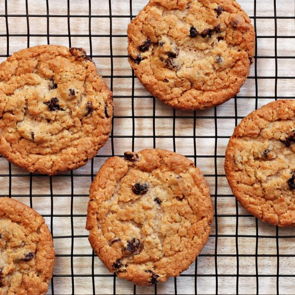 Chewy Oatmeal Raisin Cookies