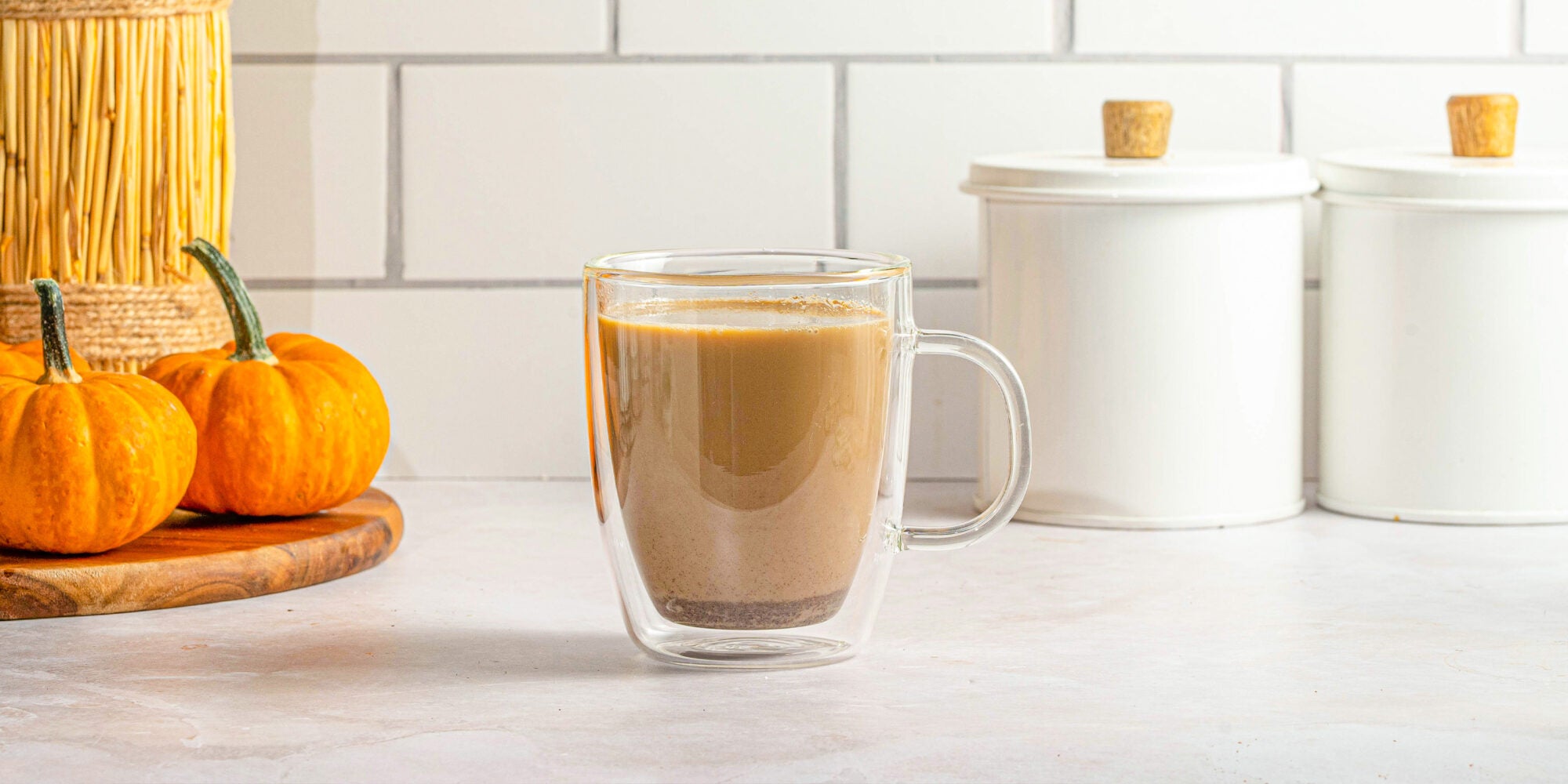 Latte à l'érable et aux épices de tarte à la citrouille