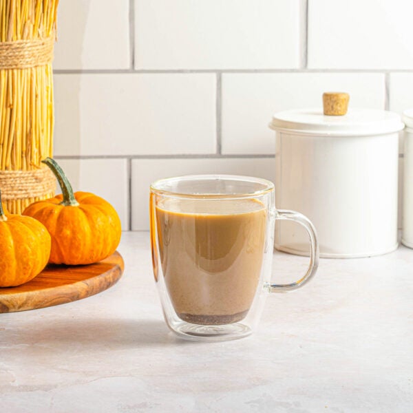 Latte à l'érable et aux épices de tarte à la citrouille