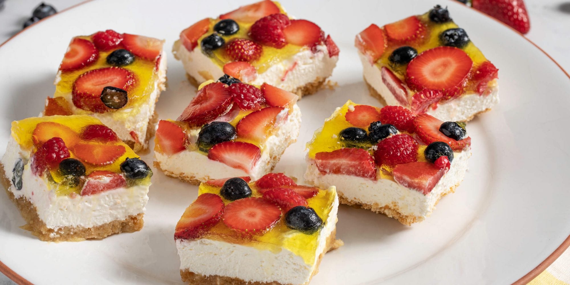 Barres de gâteau au fromage et aux baies, sans cuisson