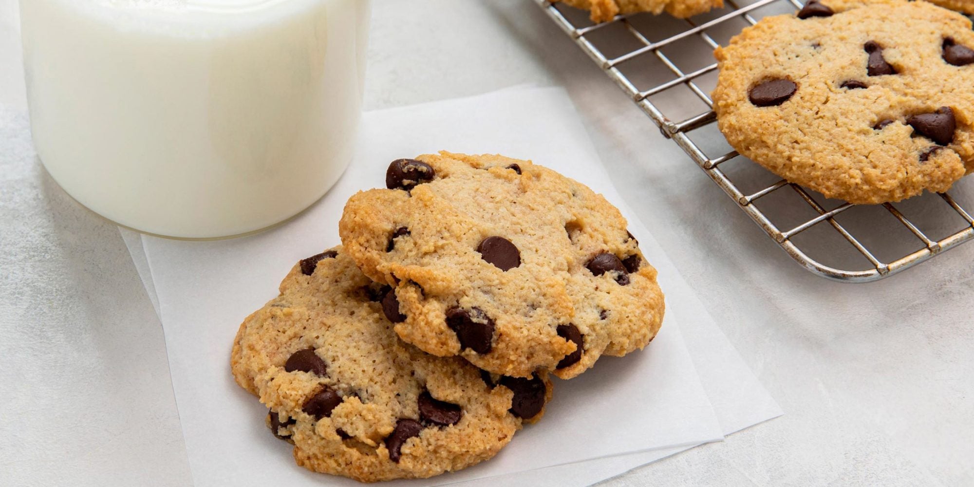 Keto Crunchy Chocolate Chip Cookies