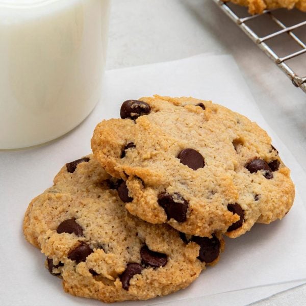 Keto Crunchy Chocolate Chip Cookies