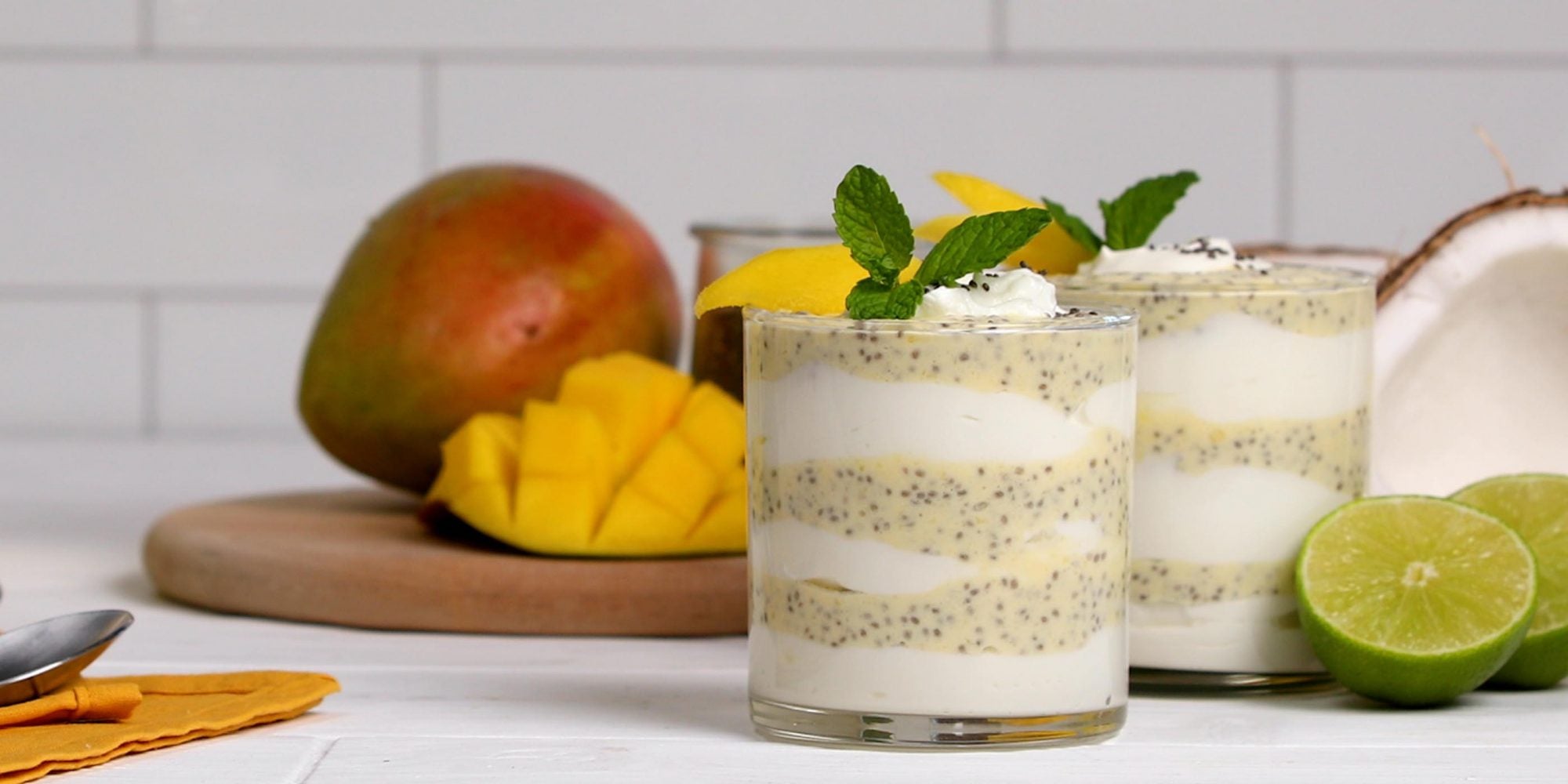 Parfait à la mangue, au chia et au yaourt