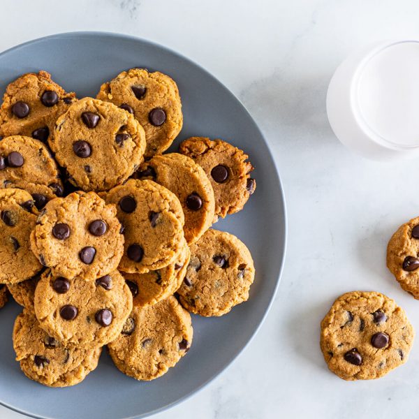 Biscuits aux pépites de chocolat au beurre d’arachide à 5 ingrédients