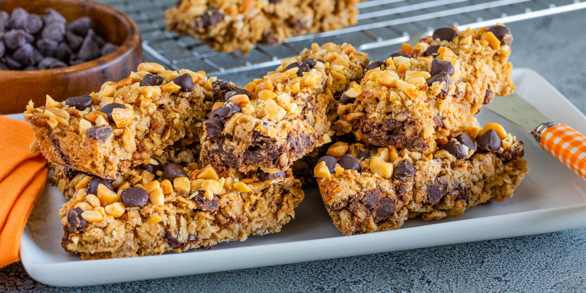Chewy Peanut Butter Chocolate Chip Granola Barres