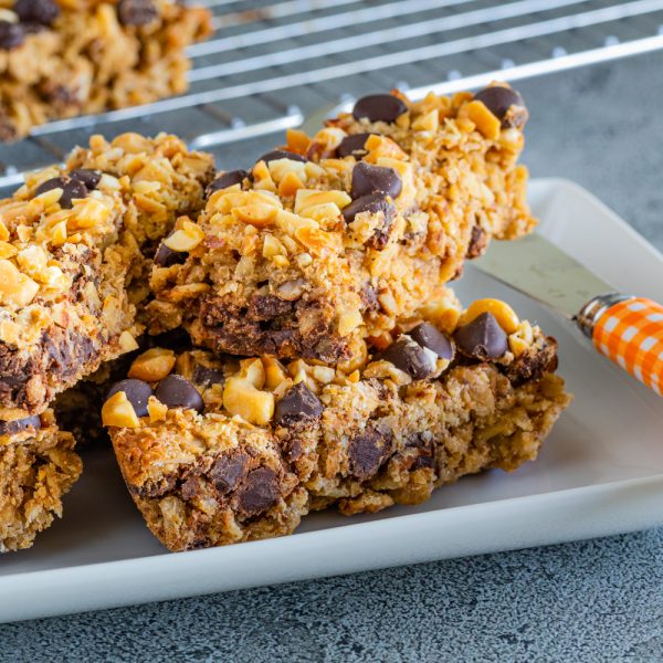 Chewy Peanut Butter Chocolate Chip Granola Barres