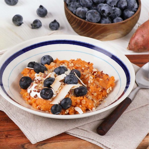 Bol de petit-déjeuner à la purée de patates douces