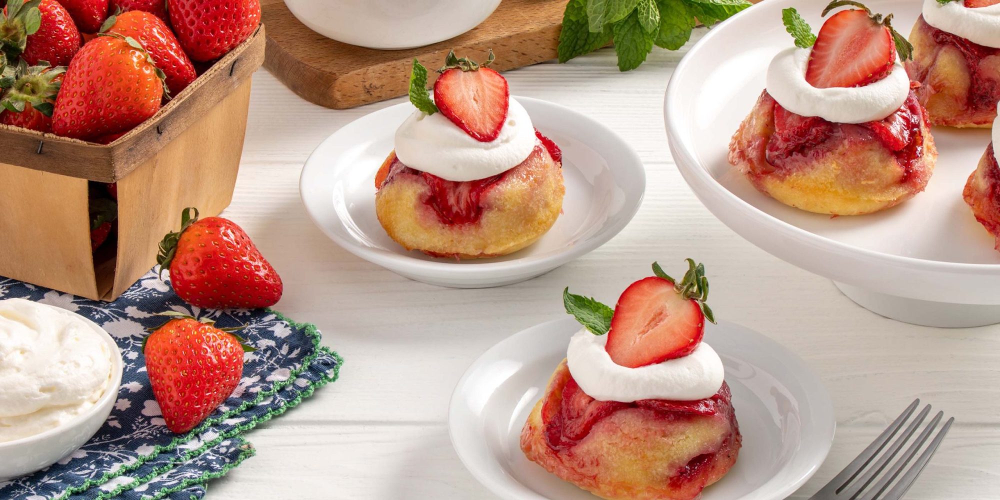 Mini gâteau à la fraise et aux cerises à l’envers