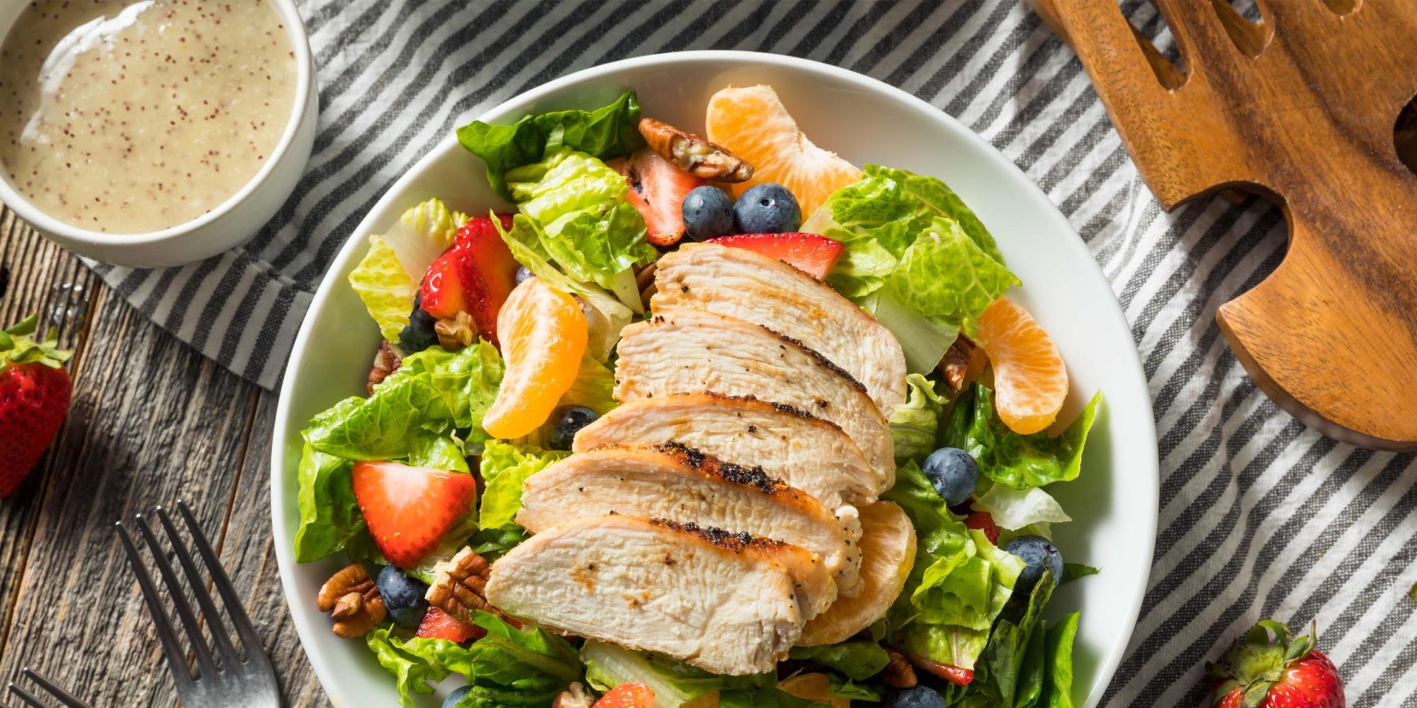 Salade de poulet aux graines de pavot à la fraise