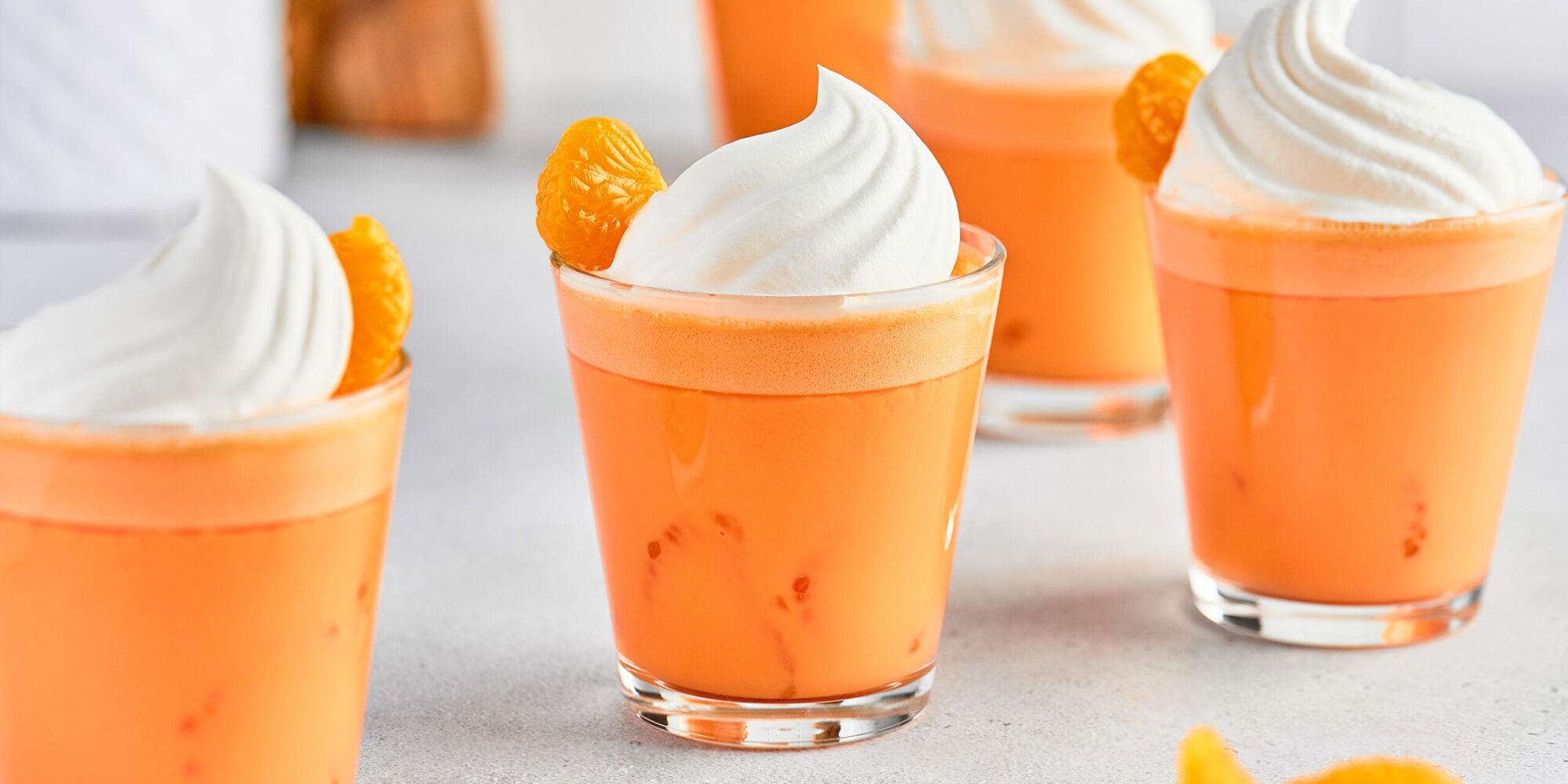 Yogourt fouetté avec oranges et crème