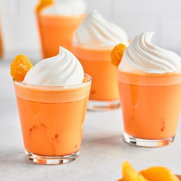 Yogourt fouetté avec oranges et crème