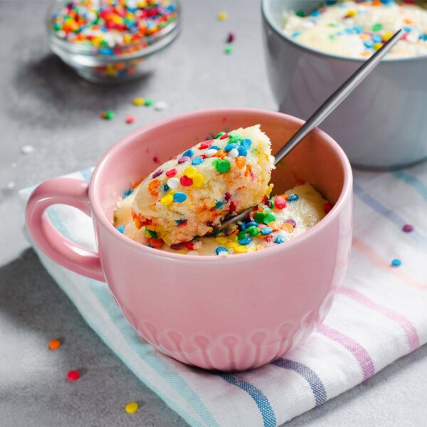 Mug cake confettis d’anniversaire