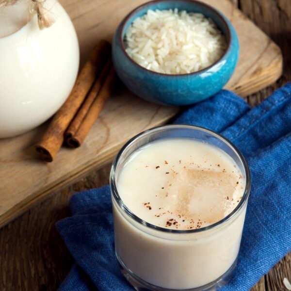 Horchata à la crème sucrée et à la cannelle