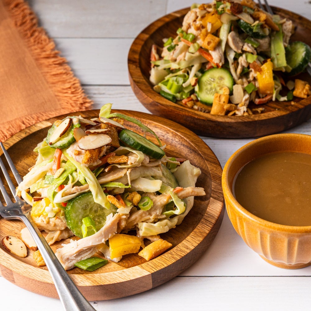 Summer Salad with Grilled Chicken and Sesame Ginger Dressing - Splenda®
